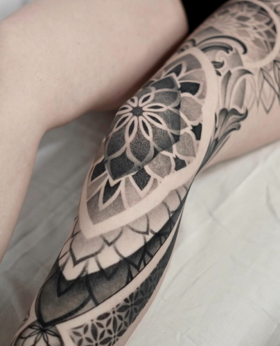 knie mandala tattoo